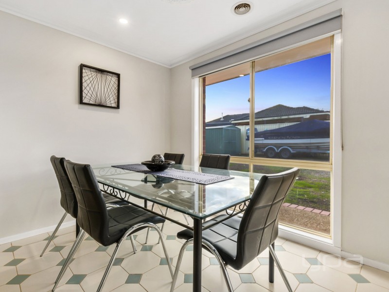 16 Lagarna Drive, Kurunjang VIC 3337