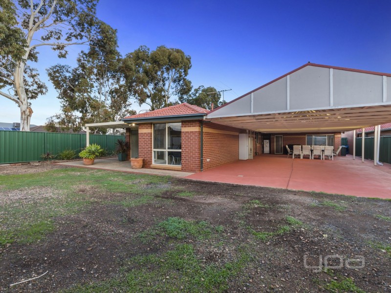 16 Lagarna Drive, Kurunjang VIC 3337
