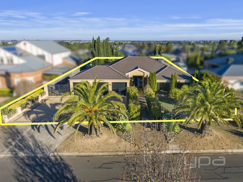 8 Runnymeade Lane, Brookfield VIC 3338