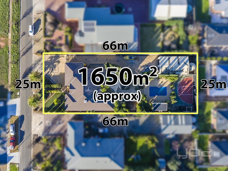 8 Runnymeade Lane, Brookfield VIC 3338