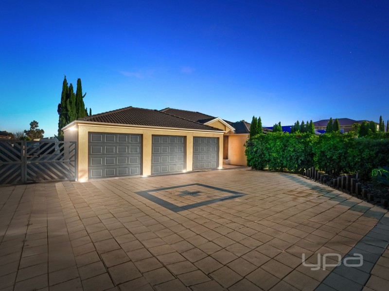 8 Runnymeade Lane, Brookfield VIC 3338