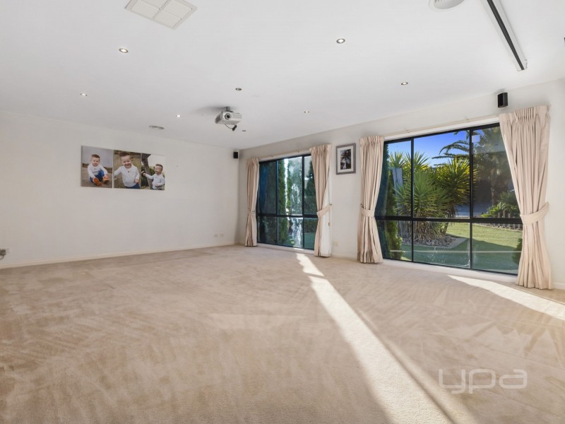 8 Runnymeade Lane, Brookfield VIC 3338