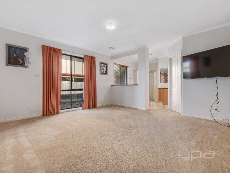 8 Runnymeade Lane, Brookfield VIC 3338