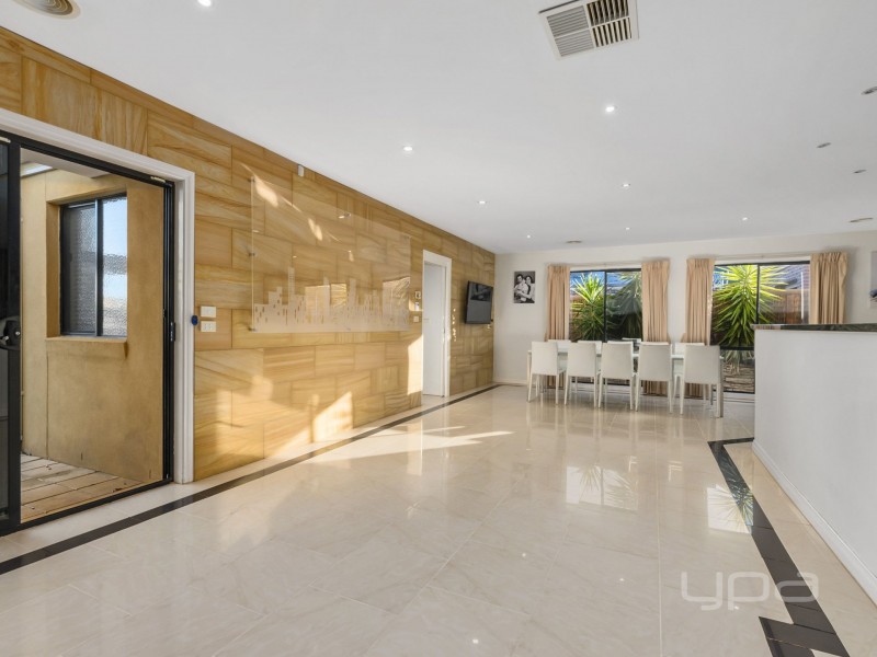 8 Runnymeade Lane, Brookfield VIC 3338