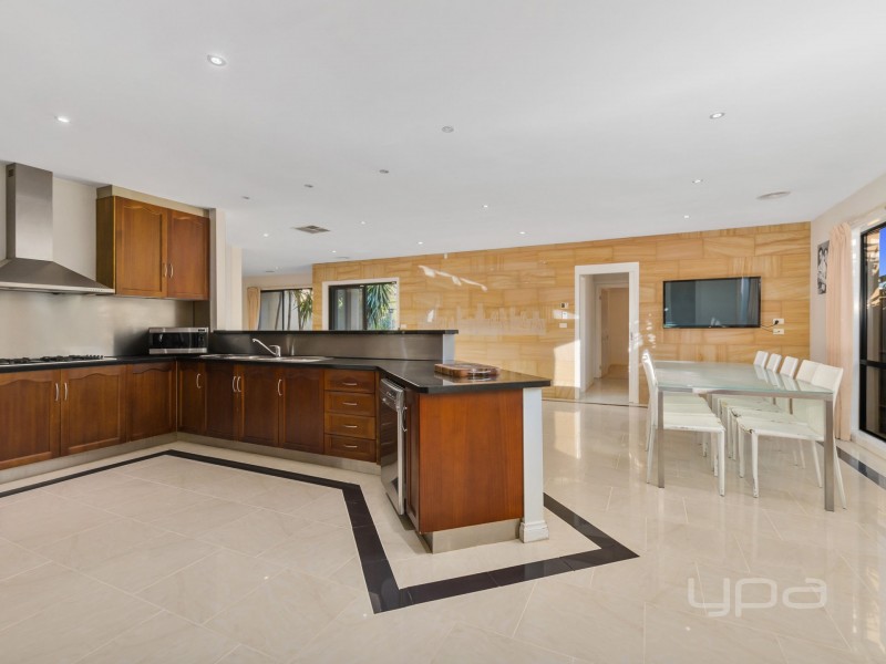 8 Runnymeade Lane, Brookfield VIC 3338