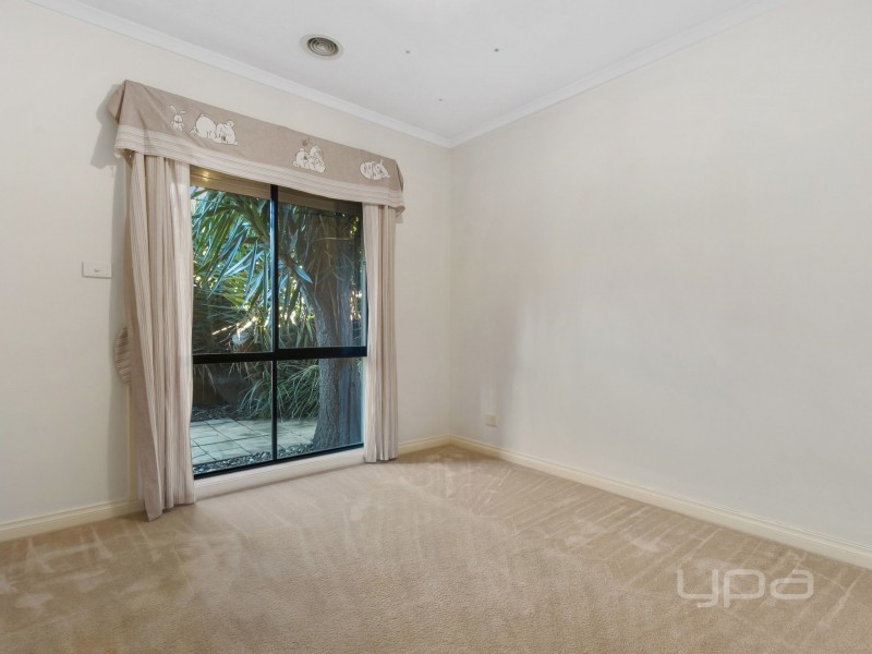 8 Runnymeade Lane, Brookfield VIC 3338