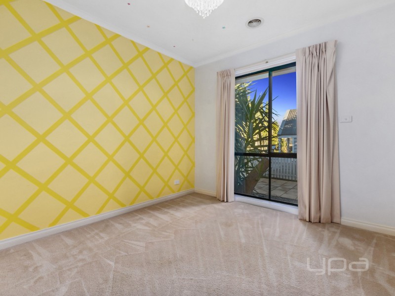 8 Runnymeade Lane, Brookfield VIC 3338