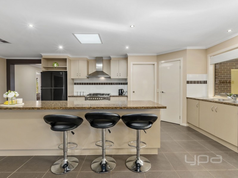 2 Karri Court, Brookfield VIC 3338