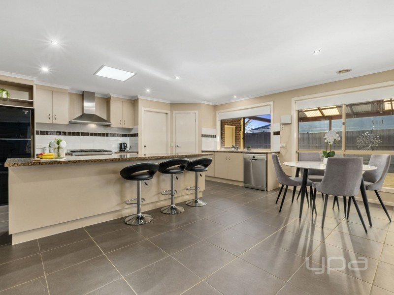 2 Karri Court, Brookfield VIC 3338