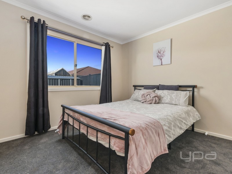 2 Karri Court, Brookfield VIC 3338