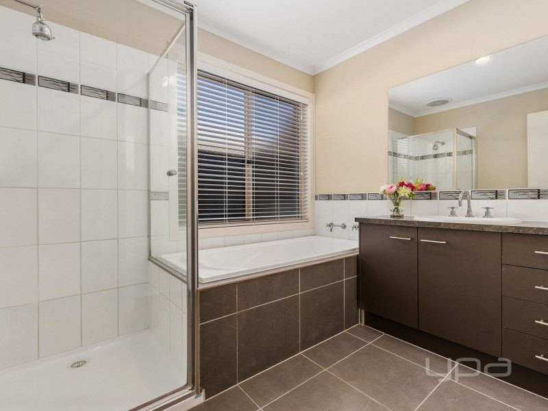 2 Karri Court, Brookfield VIC 3338