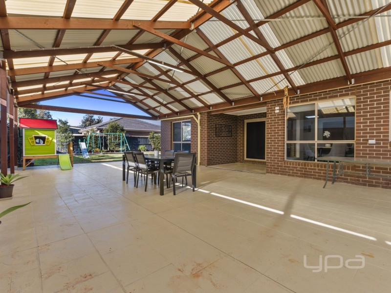 2 Karri Court, Brookfield VIC 3338