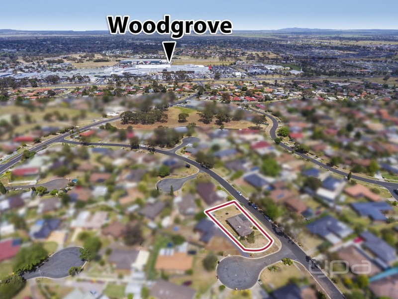 15 Empress Way, Melton West VIC 3337