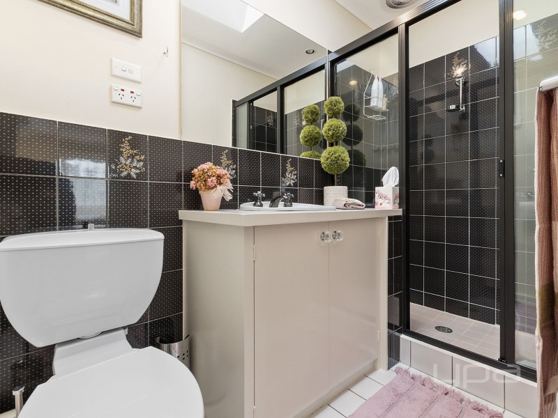 3 Berkley Place, Melton West VIC 3337