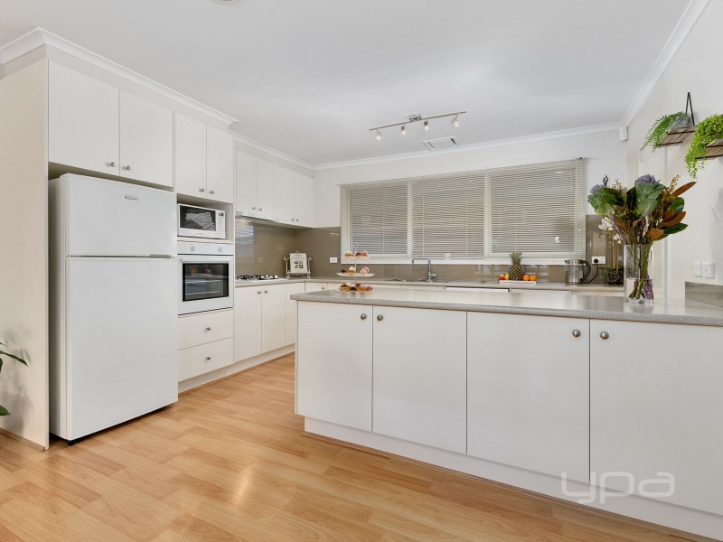 3 Berkley Place, Melton West VIC 3337