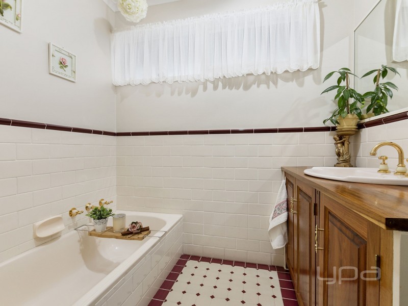 3 Berkley Place, Melton West VIC 3337