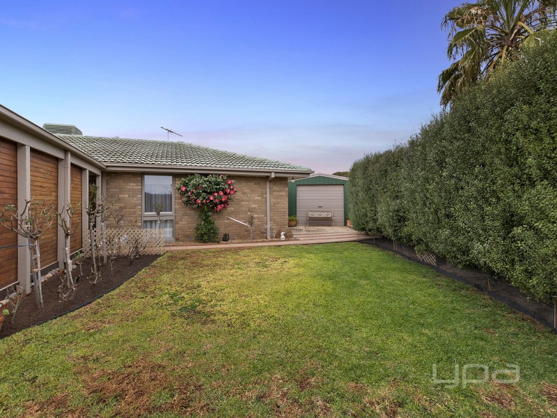 3 Berkley Place, Melton West VIC 3337