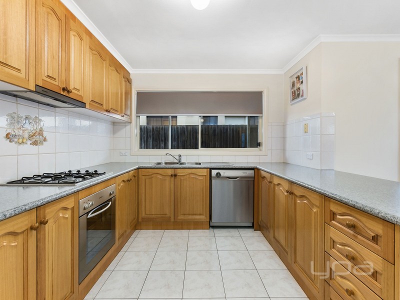 2/3 Sylvia Close, Hillside VIC 3037