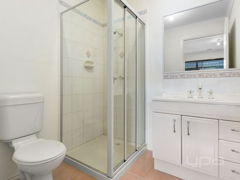 2/3 Sylvia Close, Hillside VIC 3037