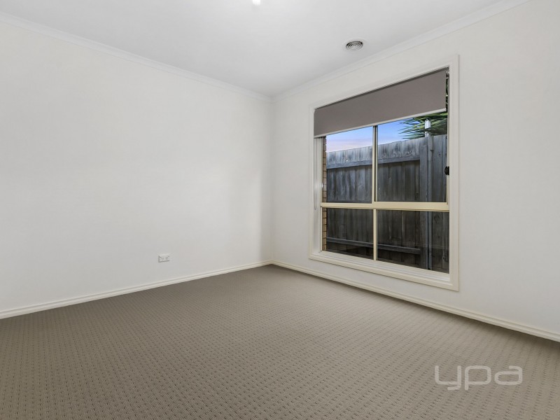 2/3 Sylvia Close, Hillside VIC 3037