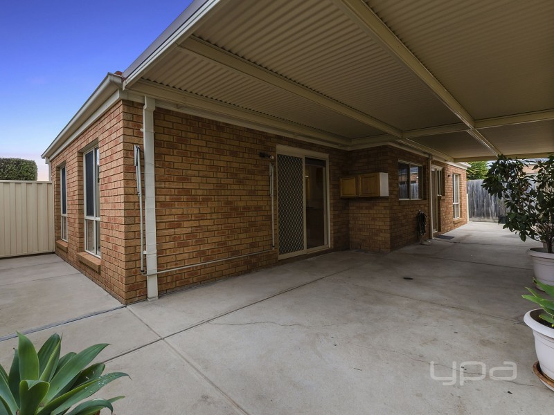 2/3 Sylvia Close, Hillside VIC 3037