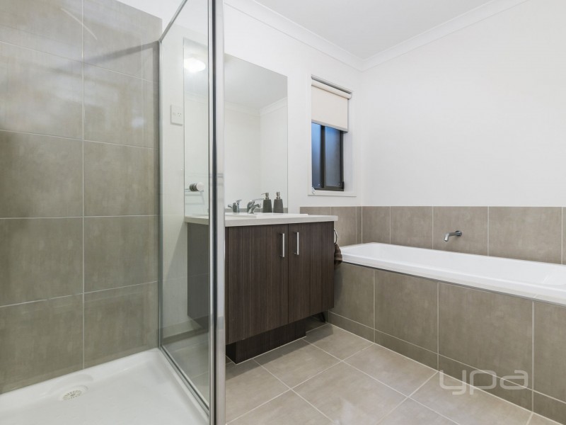 18  Herbal Avenue, Kurunjang VIC 3337