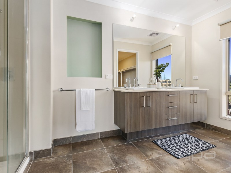 2 Pelican Point, Hopetoun Park VIC 3340