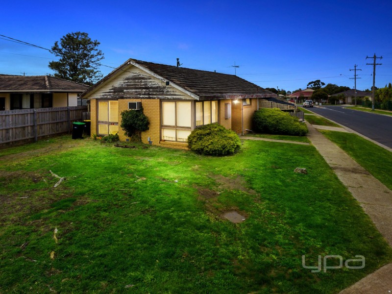 2 Curlew Close, Melton VIC 3337