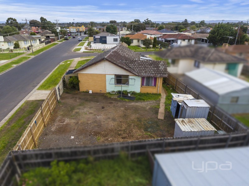 2 Curlew Close, Melton VIC 3337