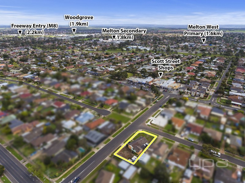 2 Curlew Close, Melton VIC 3337