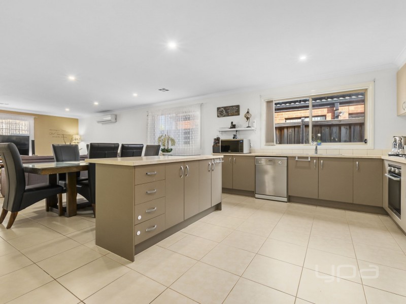 14 Dianella Court, Brookfield VIC 3338