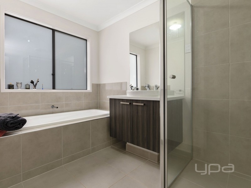 62 Turf Club Boulevard, Melton South VIC 3338