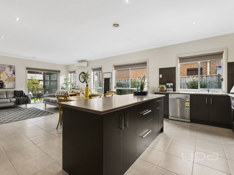 8 Citreus Circuit, Brookfield VIC 3338