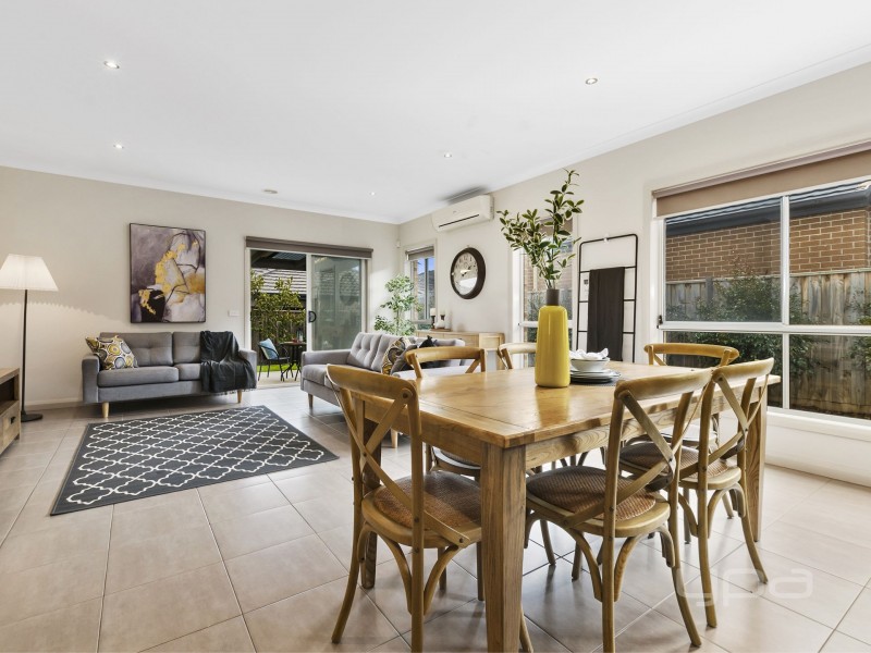 8 Citreus Circuit, Brookfield VIC 3338