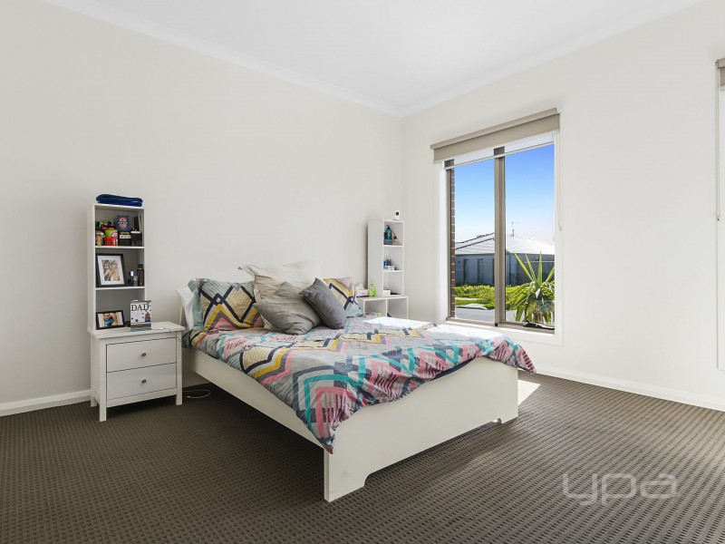 33 Nantha Way, Brookfield VIC 3338