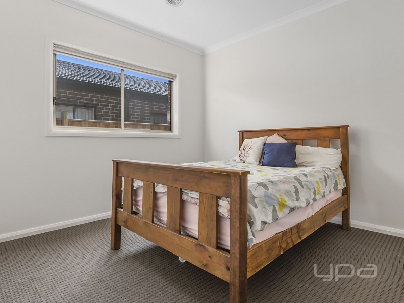 33 Nantha Way, Brookfield VIC 3338