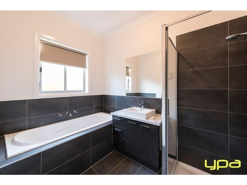 33 Nantha Way, Brookfield VIC 3338