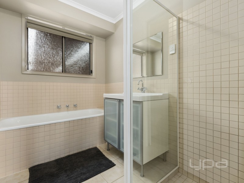 8  Warianna Court, Kurunjang VIC 3337