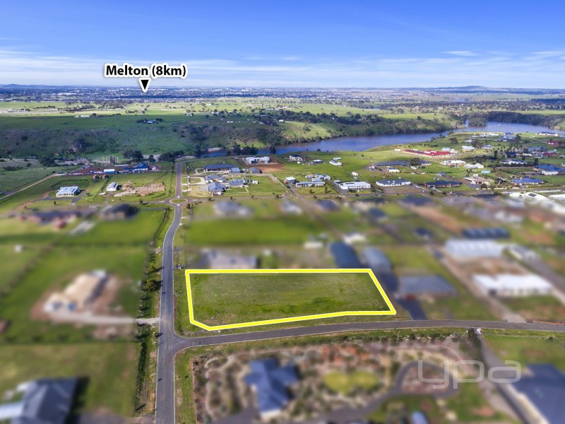 16 Eden Crescent, Hopetoun Park VIC 3340