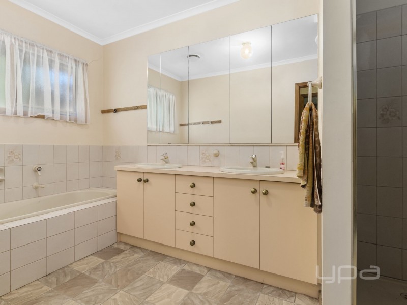 41 Outlook Ride, Kurunjang VIC 3337