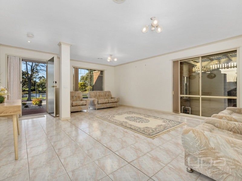 11 Lakeview Terrace, Melton West VIC 3337