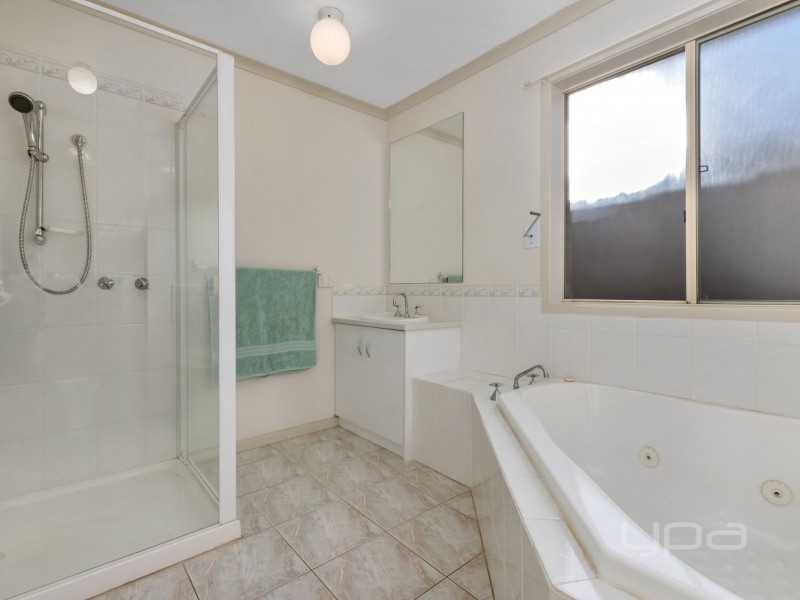 11 Lakeview Terrace, Melton West VIC 3337