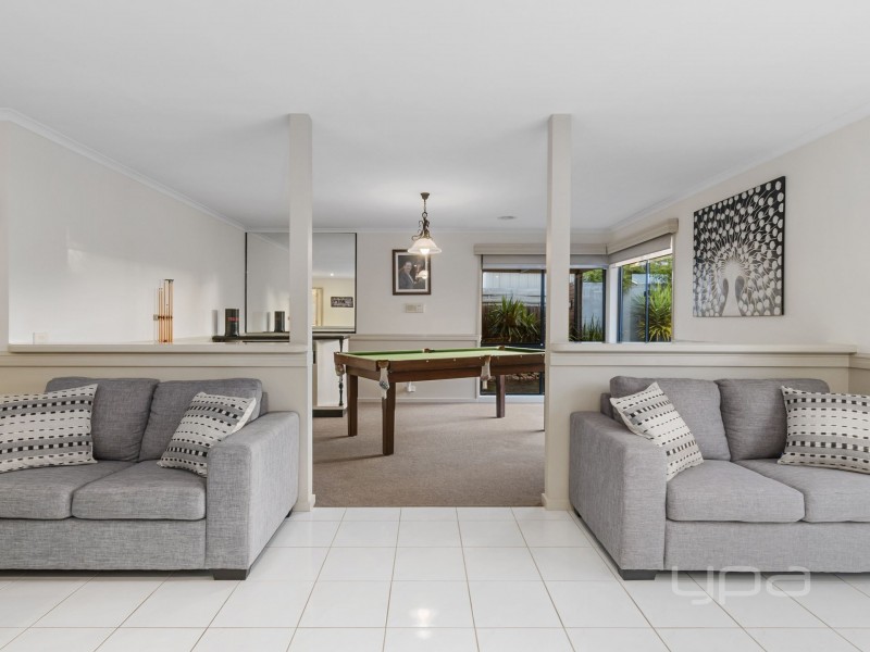 2 Paterson Court, Brookfield VIC 3338