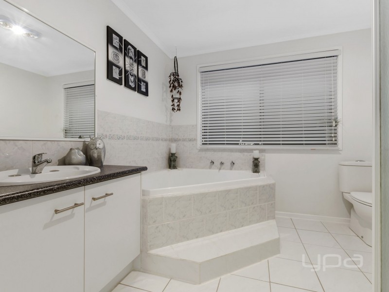 2 Paterson Court, Brookfield VIC 3338