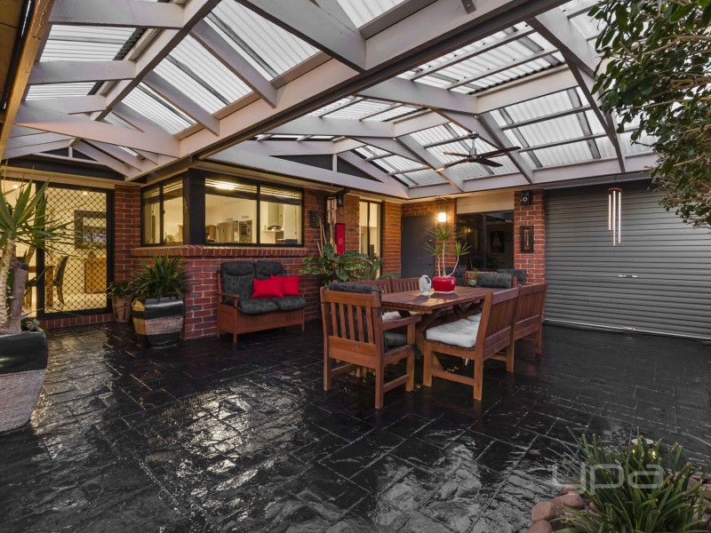 2 Paterson Court, Brookfield VIC 3338