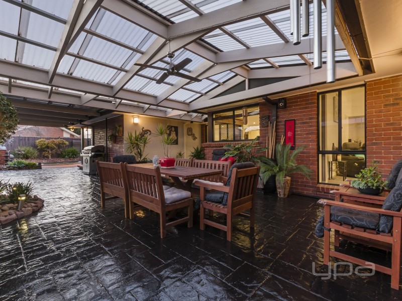 2 Paterson Court, Brookfield VIC 3338