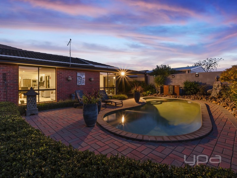 2 Paterson Court, Brookfield VIC 3338