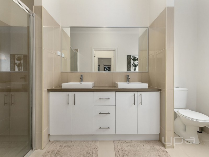 23 Desert Gum Way, Brookfield VIC 3338