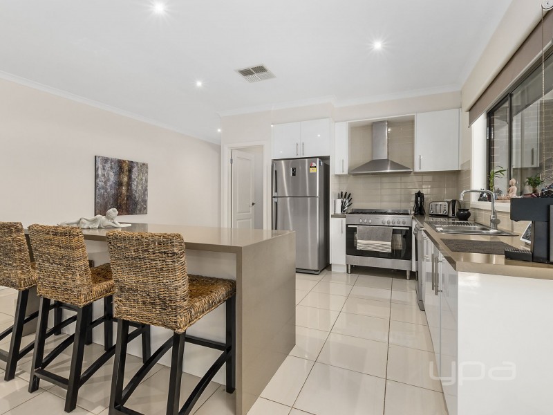23 Desert Gum Way, Brookfield VIC 3338