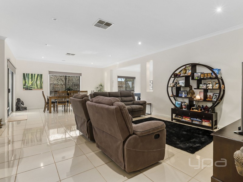 23 Desert Gum Way, Brookfield VIC 3338